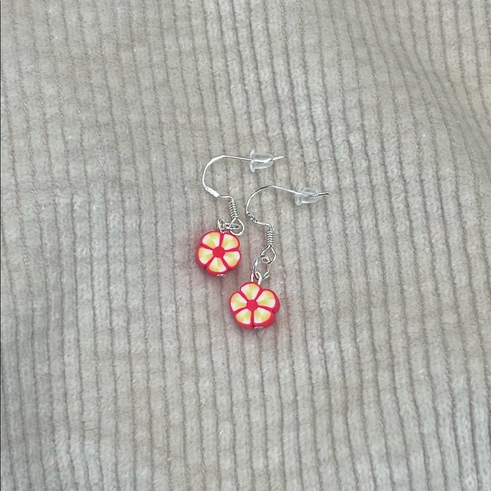 Flower bead dangling earrings
